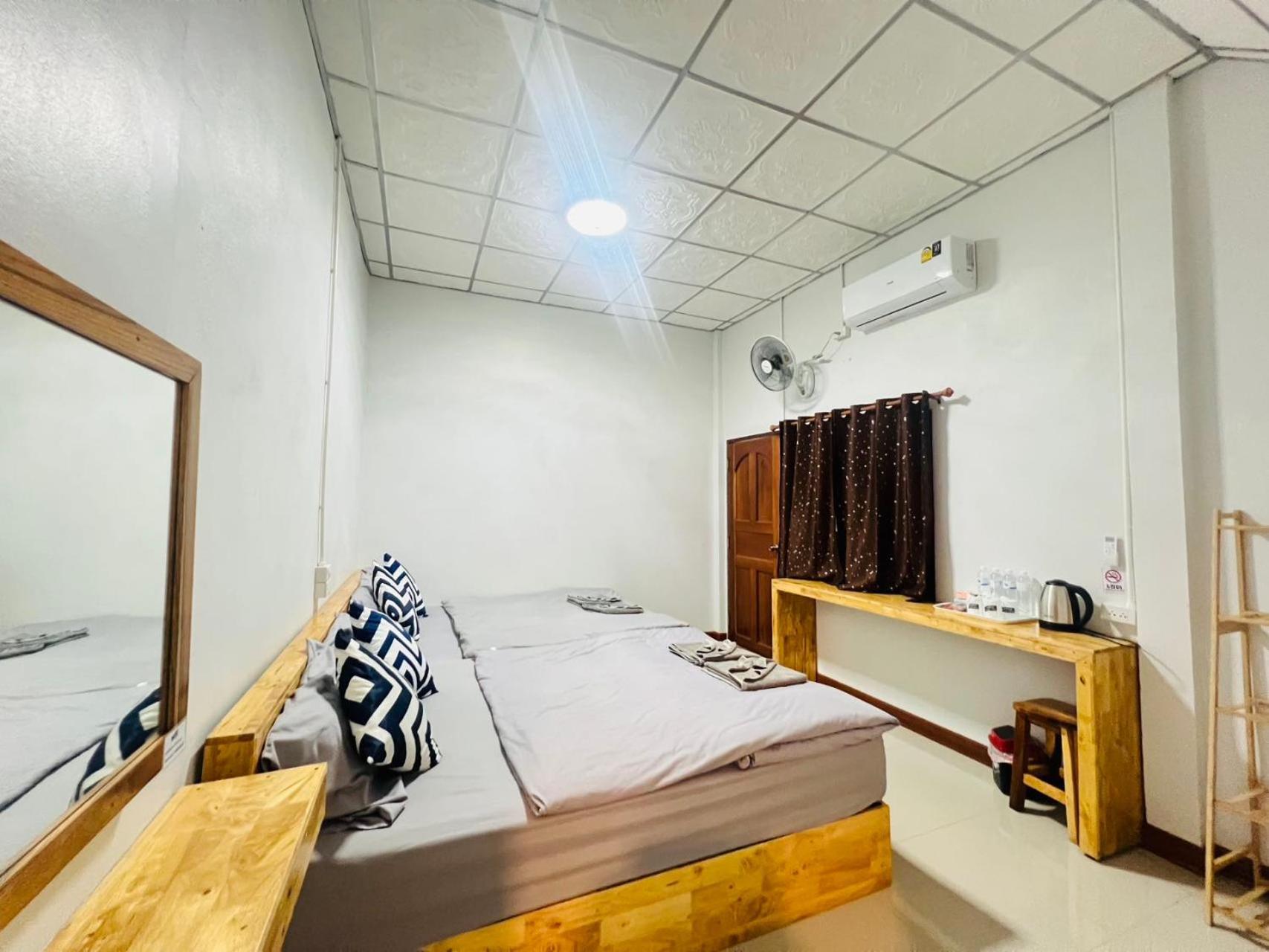 Lungwang Guest House Ban Rak Thai Buitenkant foto