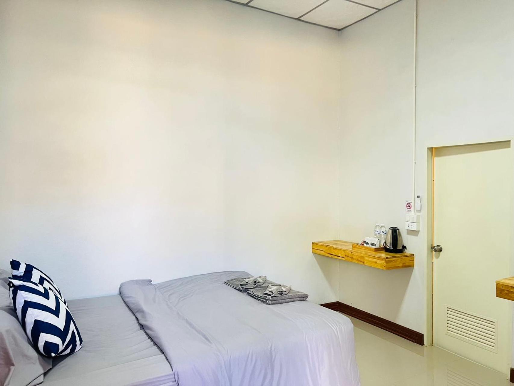 Lungwang Guest House Ban Rak Thai Buitenkant foto