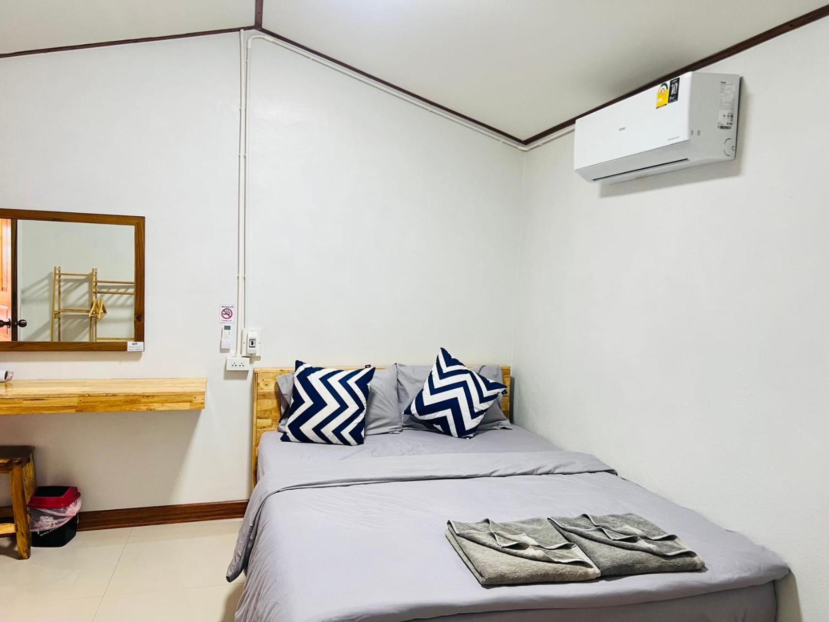 Lungwang Guest House Ban Rak Thai Buitenkant foto