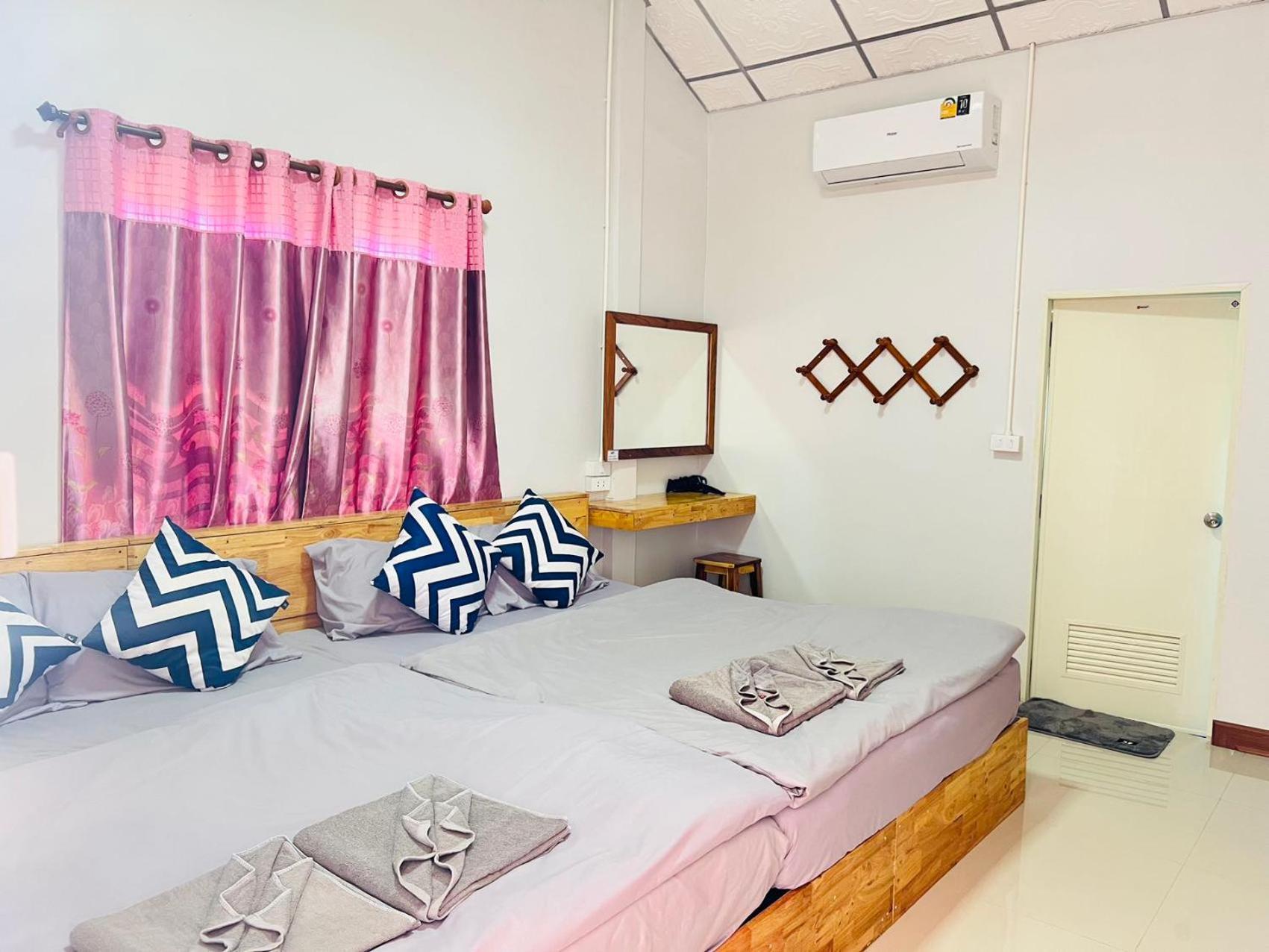 Lungwang Guest House Ban Rak Thai Buitenkant foto
