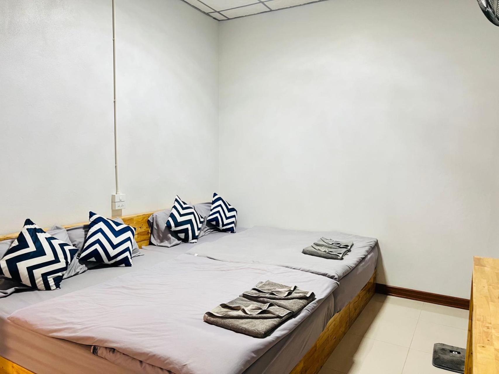 Lungwang Guest House Ban Rak Thai Buitenkant foto