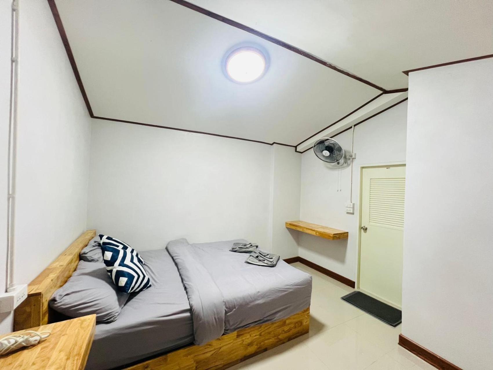 Lungwang Guest House Ban Rak Thai Buitenkant foto