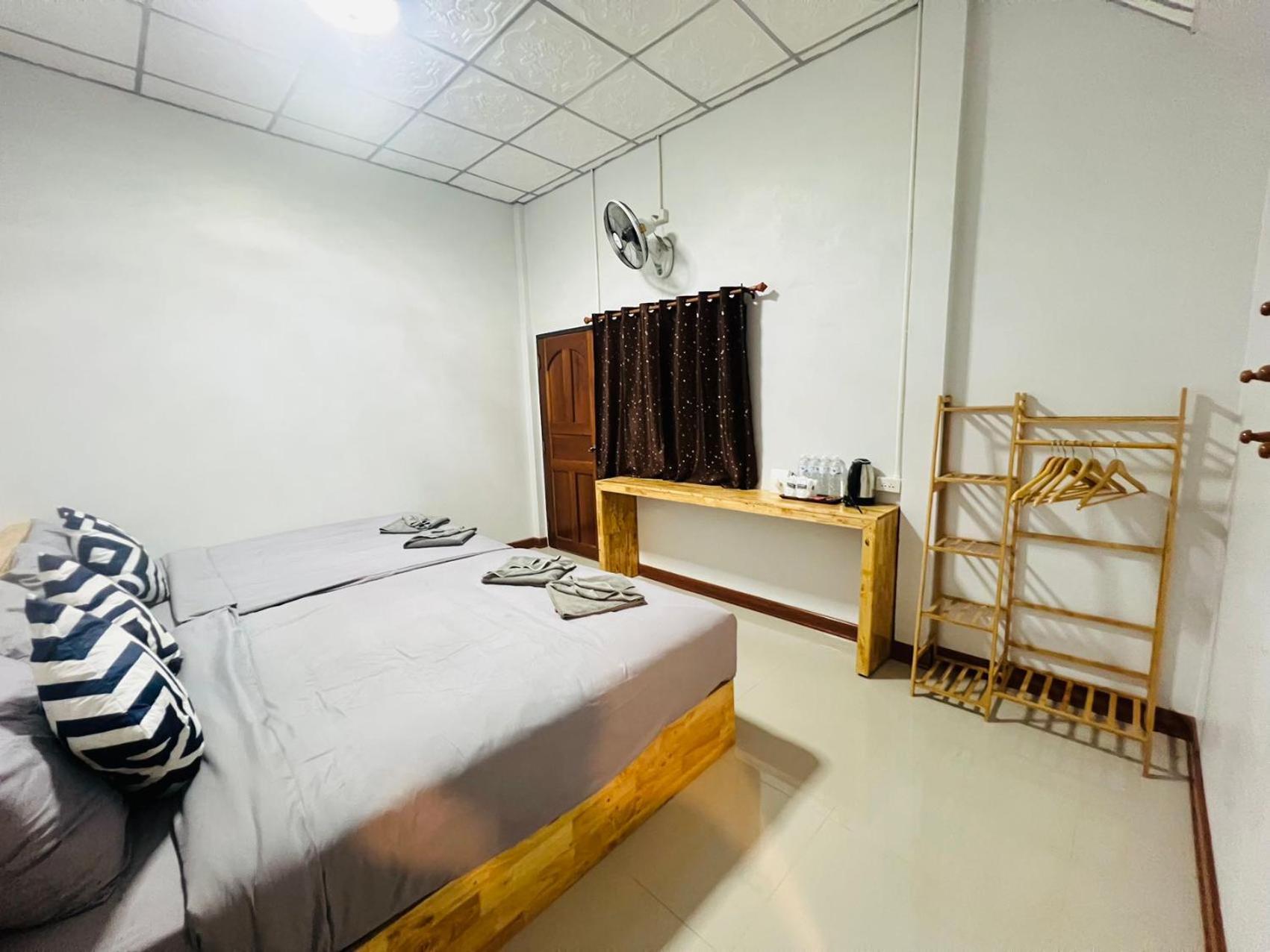 Lungwang Guest House Ban Rak Thai Buitenkant foto
