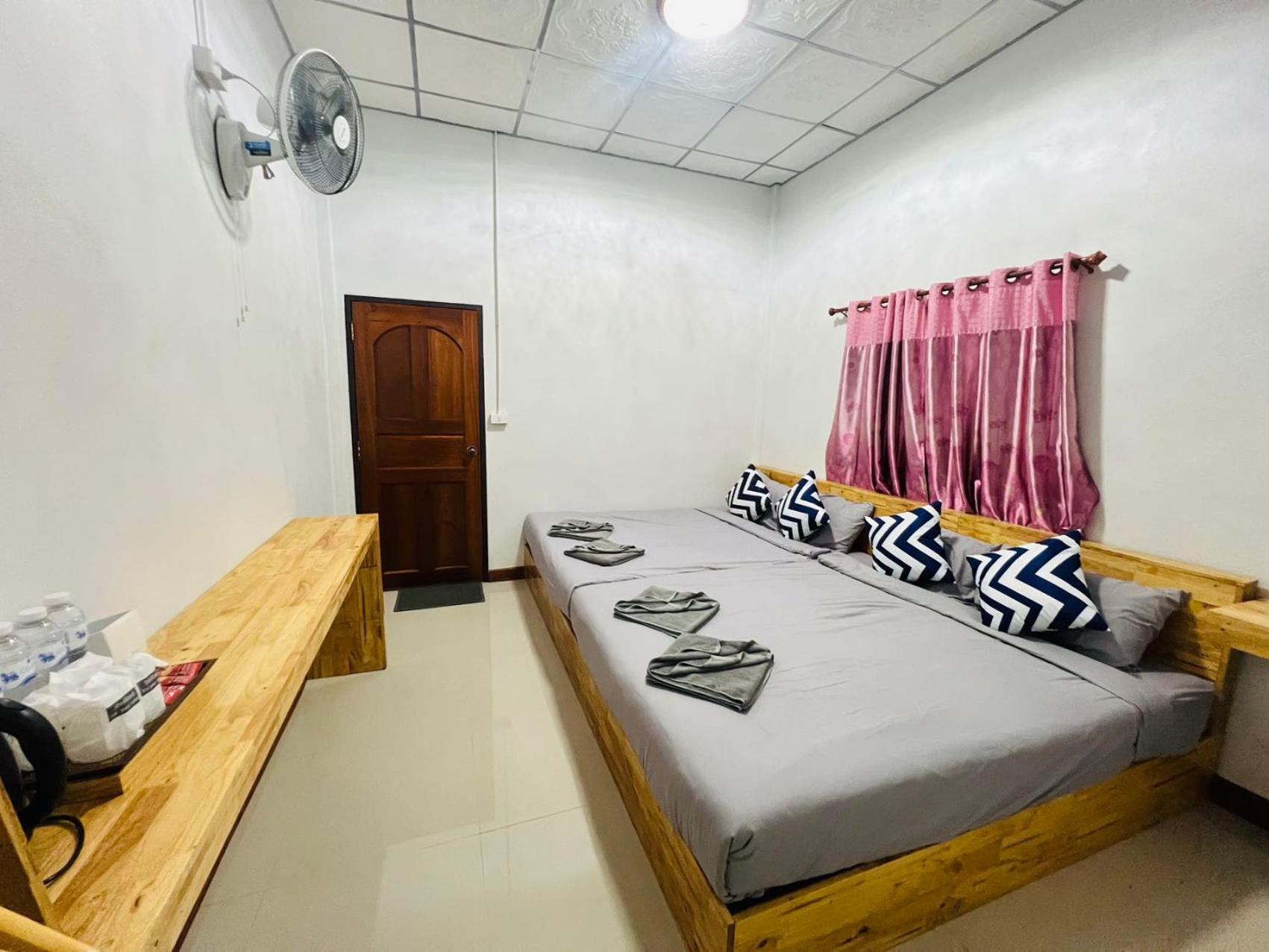 Lungwang Guest House Ban Rak Thai Buitenkant foto