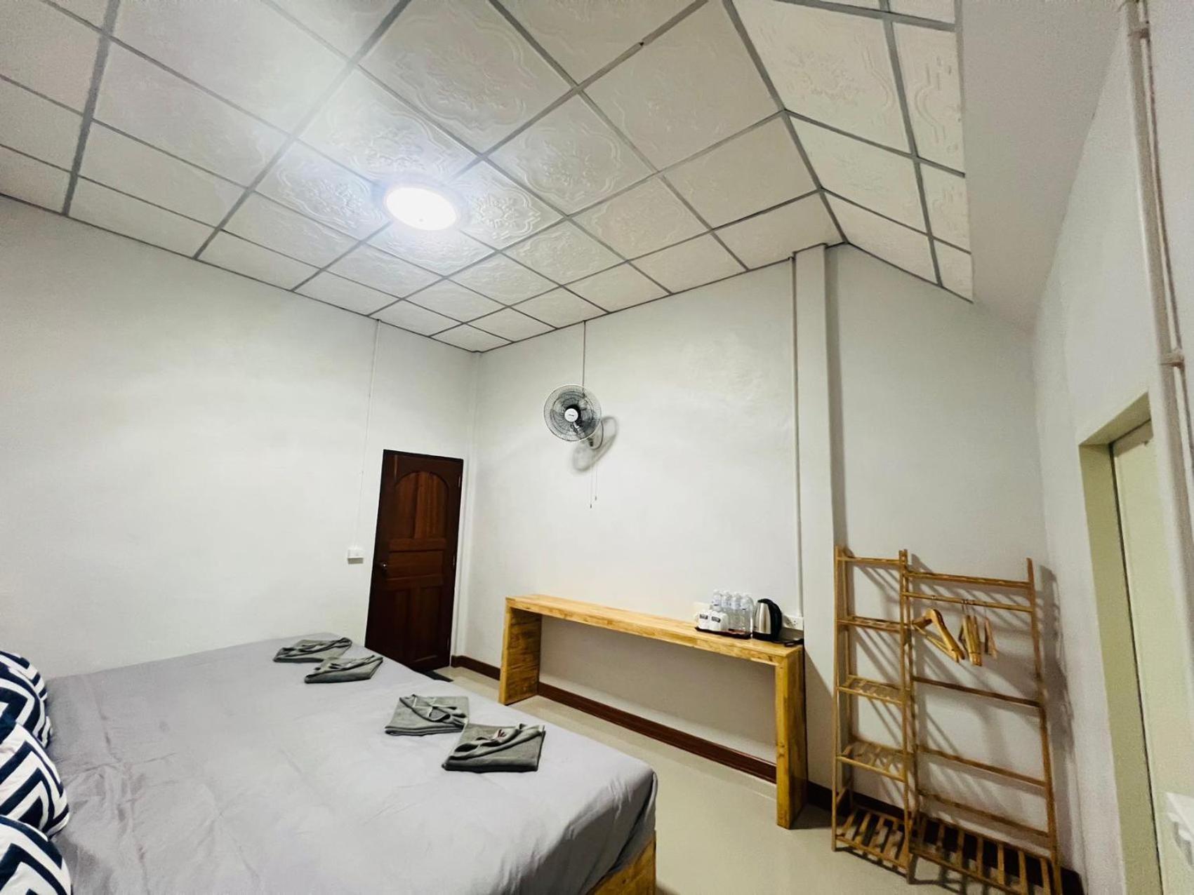 Lungwang Guest House Ban Rak Thai Buitenkant foto