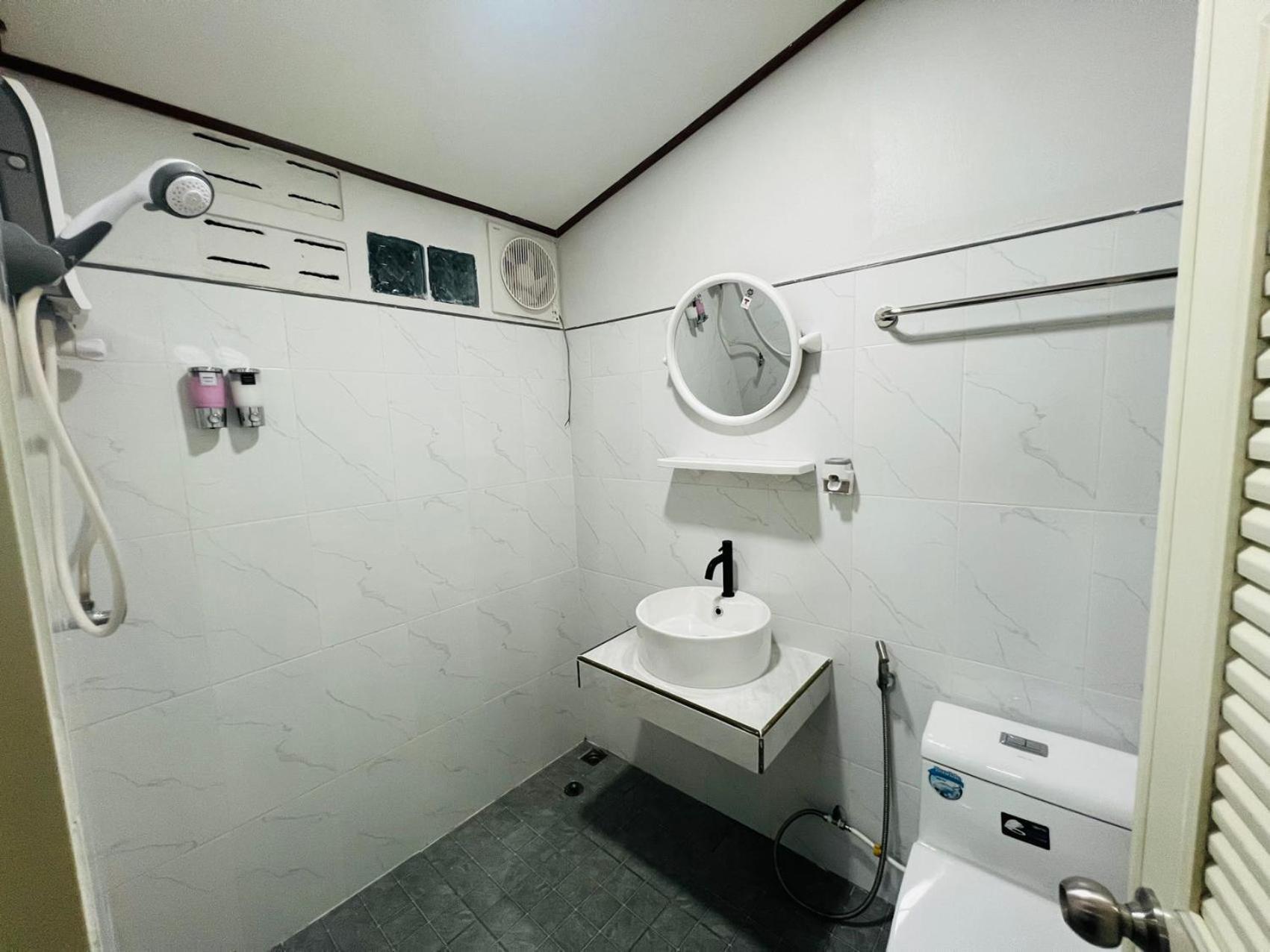 Lungwang Guest House Ban Rak Thai Buitenkant foto