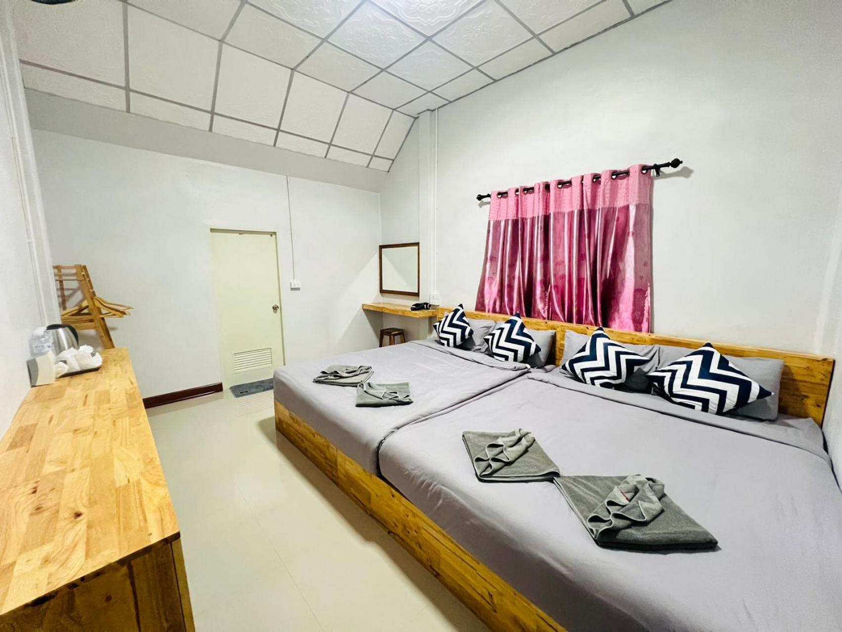 Lungwang Guest House Ban Rak Thai Buitenkant foto