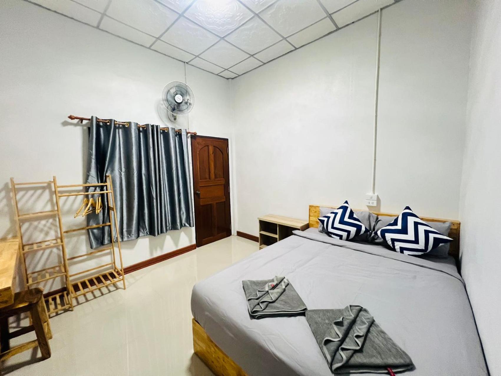 Lungwang Guest House Ban Rak Thai Buitenkant foto