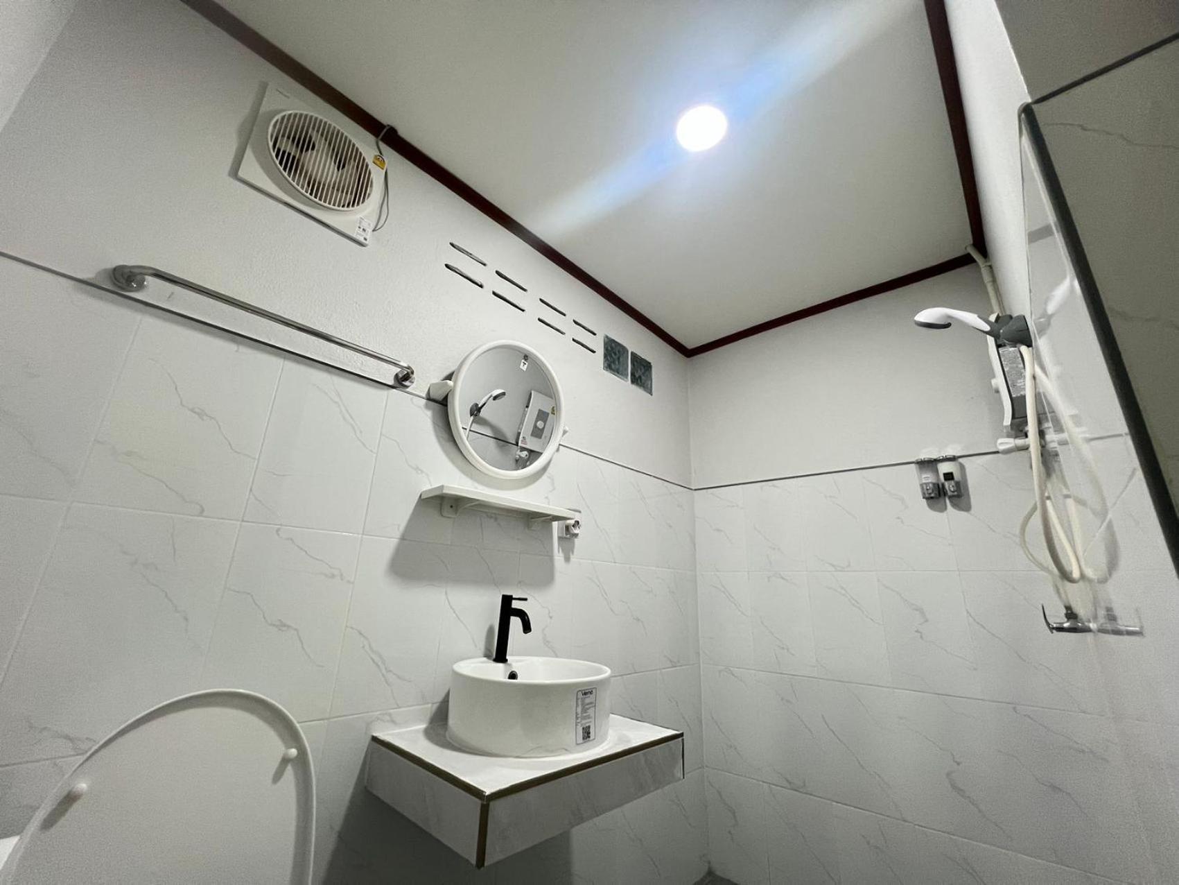 Lungwang Guest House Ban Rak Thai Buitenkant foto